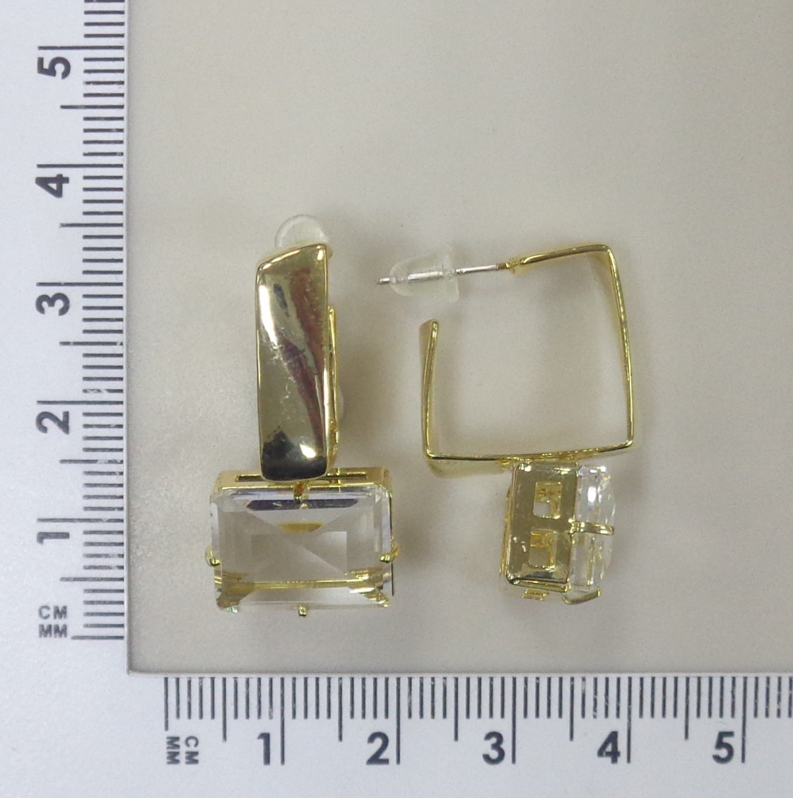 Серьги из бижутерного сплава желтого цвета; вставки 2 Ювелирное стекло бесцв.; Силикон;